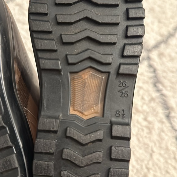 Burberry kids rain boots - size 8.5 - Picture 5 of 11